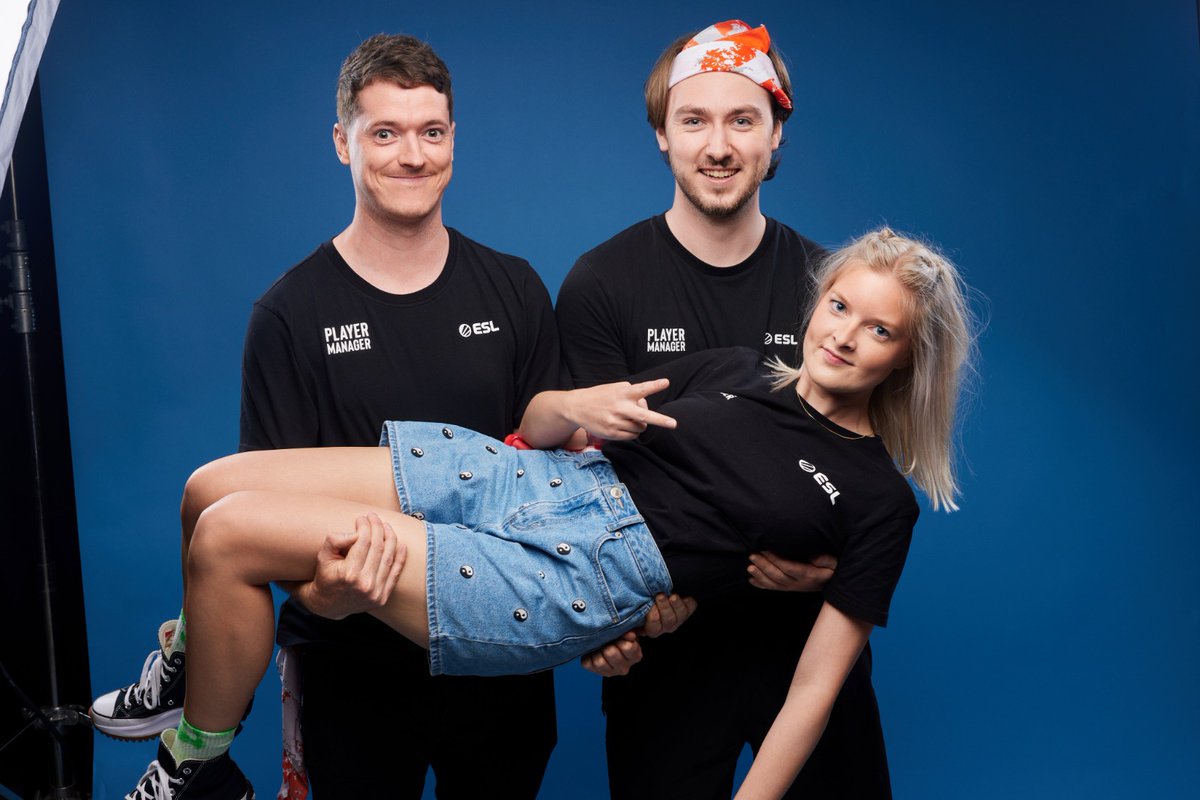 FreddieCW_'s tweet photo. After the player do their media, it's time for the player managers to do theirs. @stimblegrimble @powercat2k 
Photo cred: @KonkolMichal https://t.co/kpFLZxjP45