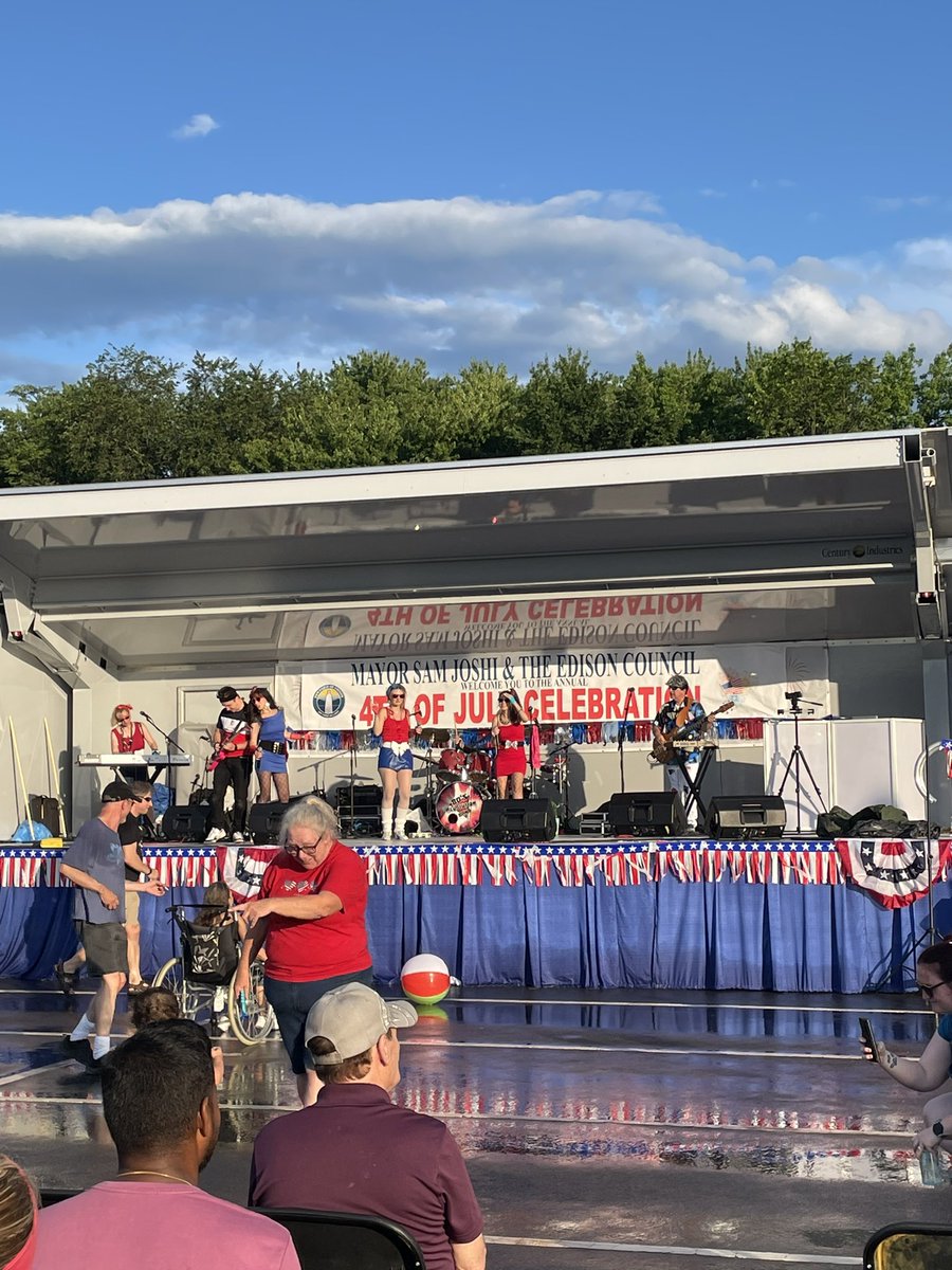 KalpanaPMGal's tweet photo. Edison Township 4th of July celebrations, the rain did not dampen the turnout. Our mayor meeting and greeting townsfolk @EdisonTownship @SamipJoshi https://t.co/tEq0QOkBy4