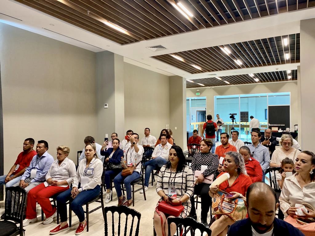 luzelenaarella4's tweet photo. Diálogo ciudadano 2023 - 2030 por #ElMexicoQueQueremos  ⁦@PRI_SLP⁩ ⁦@GestionSLPPRI⁩ ⁦@sara_rochaslp⁩ ⁦@frinne_azuara⁩ https://t.co/k1H8sMpvjB