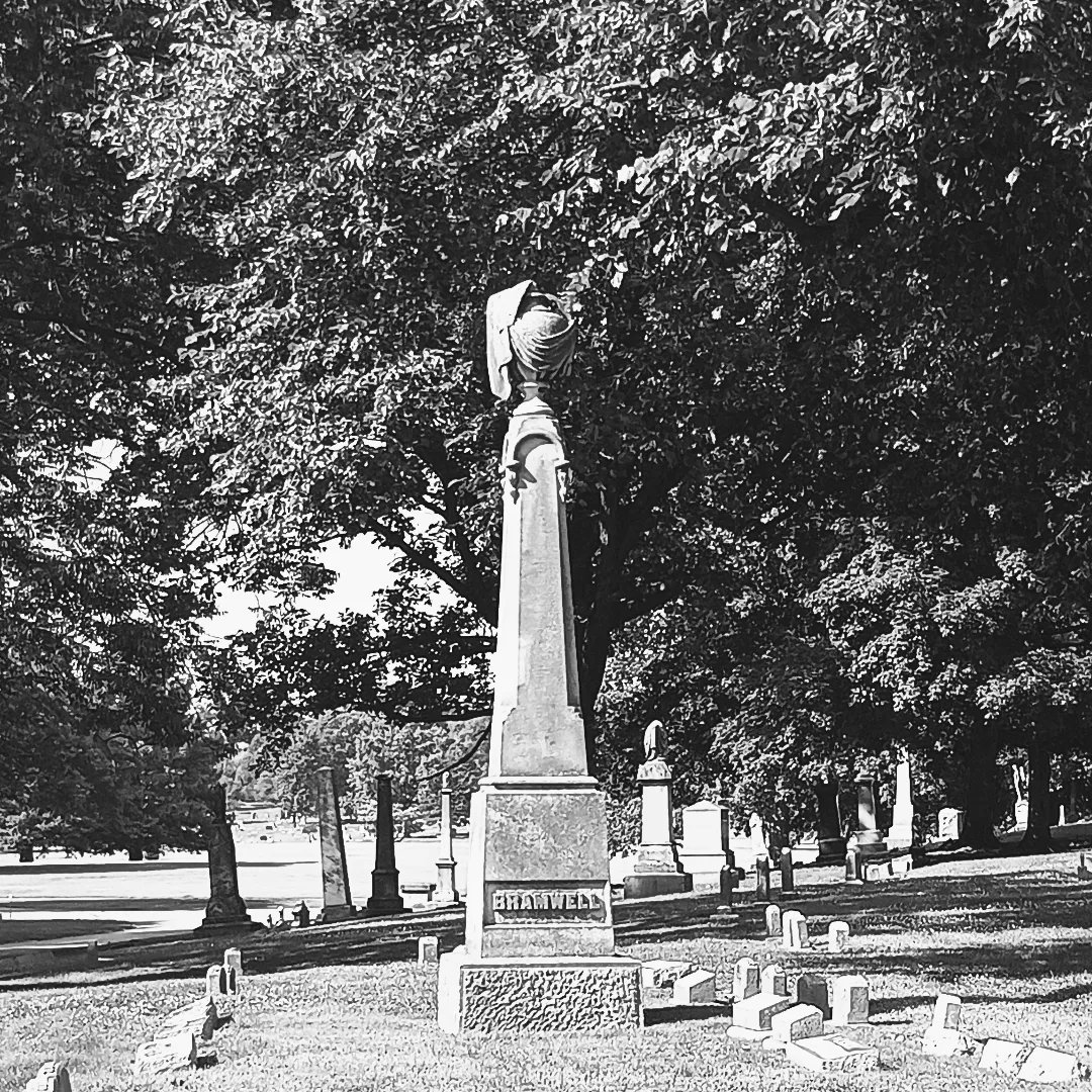SalonTaphophile's tweet photo. Independence Day with  Indianapolis's illustrious dead at Crown Hill.🪦⚰️💀 #taphophile #cemeterywanderings #vespertinetaphophiles https://t.co/H1c0cph1Br