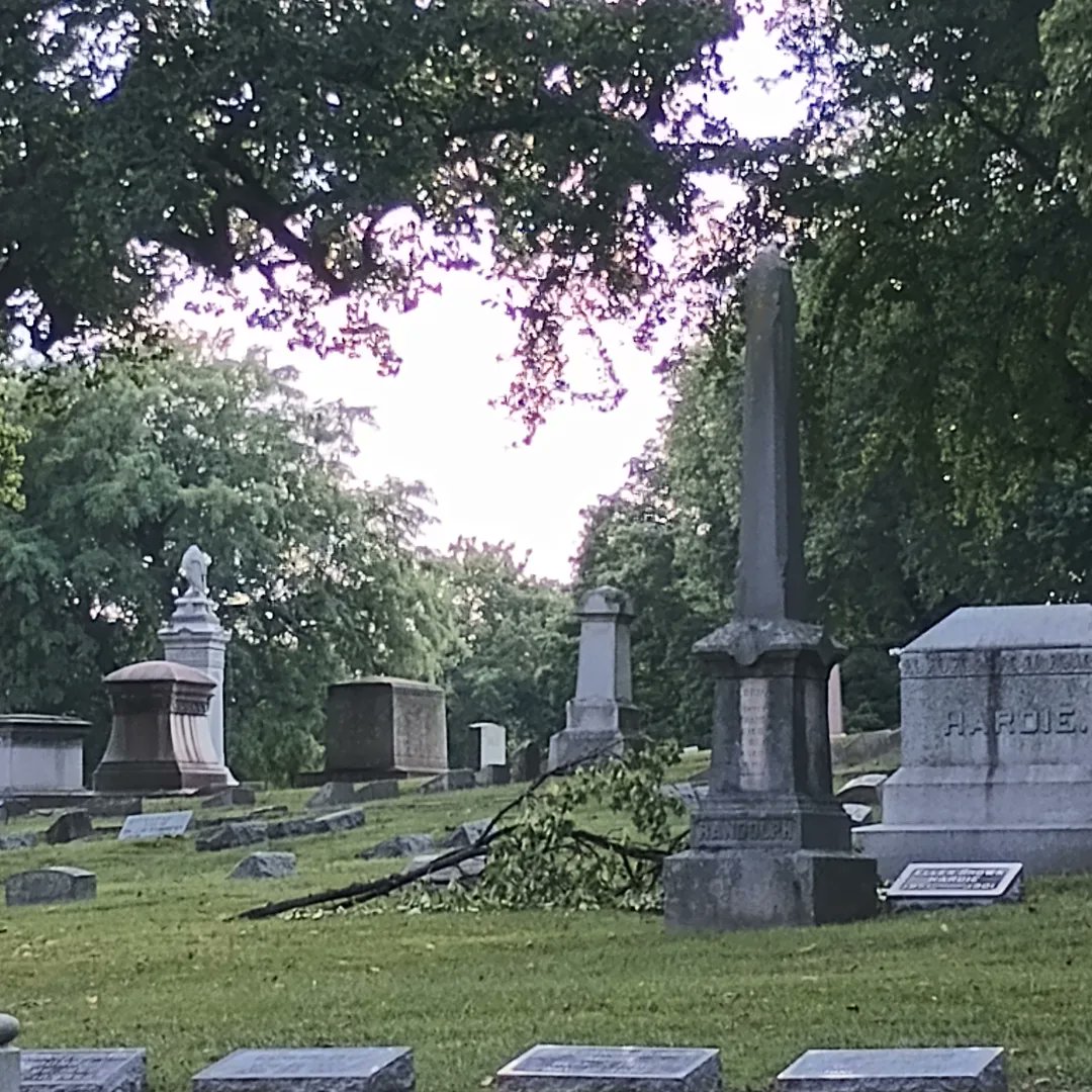 SalonTaphophile's tweet photo. Independence Day with  Indianapolis's illustrious dead at Crown Hill.🪦⚰️💀 #taphophile #cemeterywanderings #vespertinetaphophiles https://t.co/H1c0cph1Br