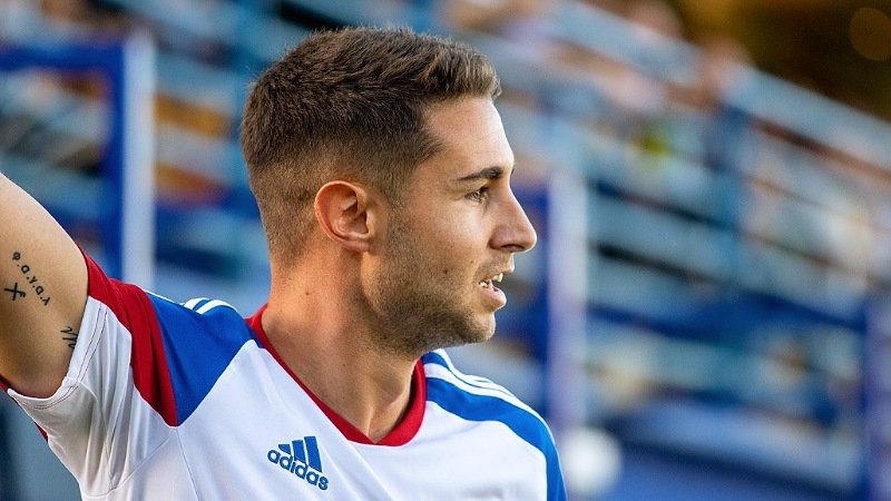 Sergio Llamas será el encargado de controlar el mediocampo de Guabirá

El futbolista español de 30 años tendrá su primera experiencia en Sudamérica.

late.com.bo/sergio-llamas-…