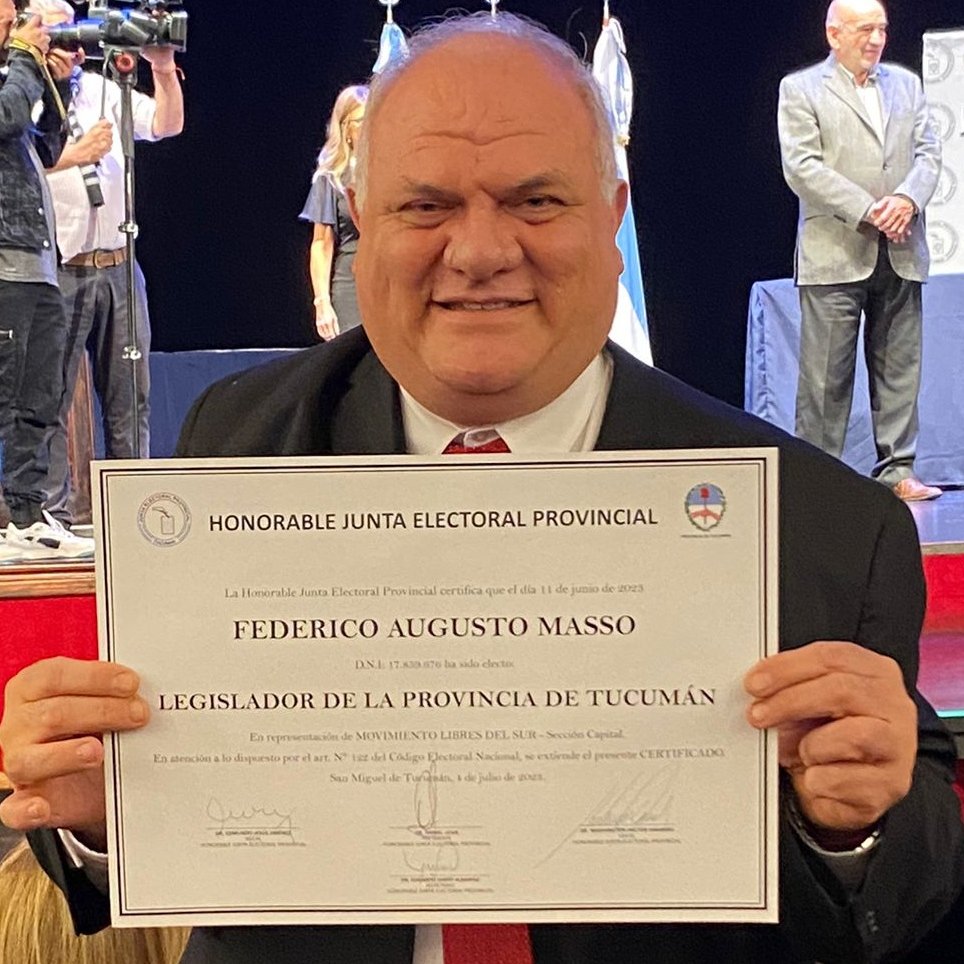 FEDEMASSOTUC's tweet photo. Con mucho orgullo recibí mi diploma como Legislador provincial electo por @libresdelsurtuc  . Renovamos esta banca con mucho  sacrificio y con el apoyo de los tucumanos y tucumanas . Vamos a seguir trabajando de cara a la gente como siempre lo hemos hecho.
Allá vamos! https://t.co/Z89vj4dGMZ