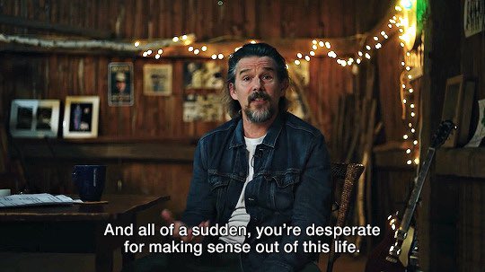 anapau_villa's tweet photo. Todos los días pienso en esa entrevista donde Ethan Hawke explica cómo la poesía no parece importante hasta que sientes una emoción tan fuerte que se convierte en una necesidad el descubrir si alguien más alguna vez se ha sentido así y ahí es cuando el arte te salva la vida y !!! https://t.co/QvBzgwKQ6Z