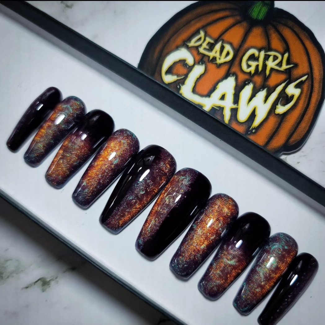 DeadGirlClaws's tweet photo. ♥️Behind the crimson door♥️
The way I love this design 😍.  It's simple but has so much depth! A must have for all my fellow Goth Beauties! https://t.co/hZOx5TAiOW