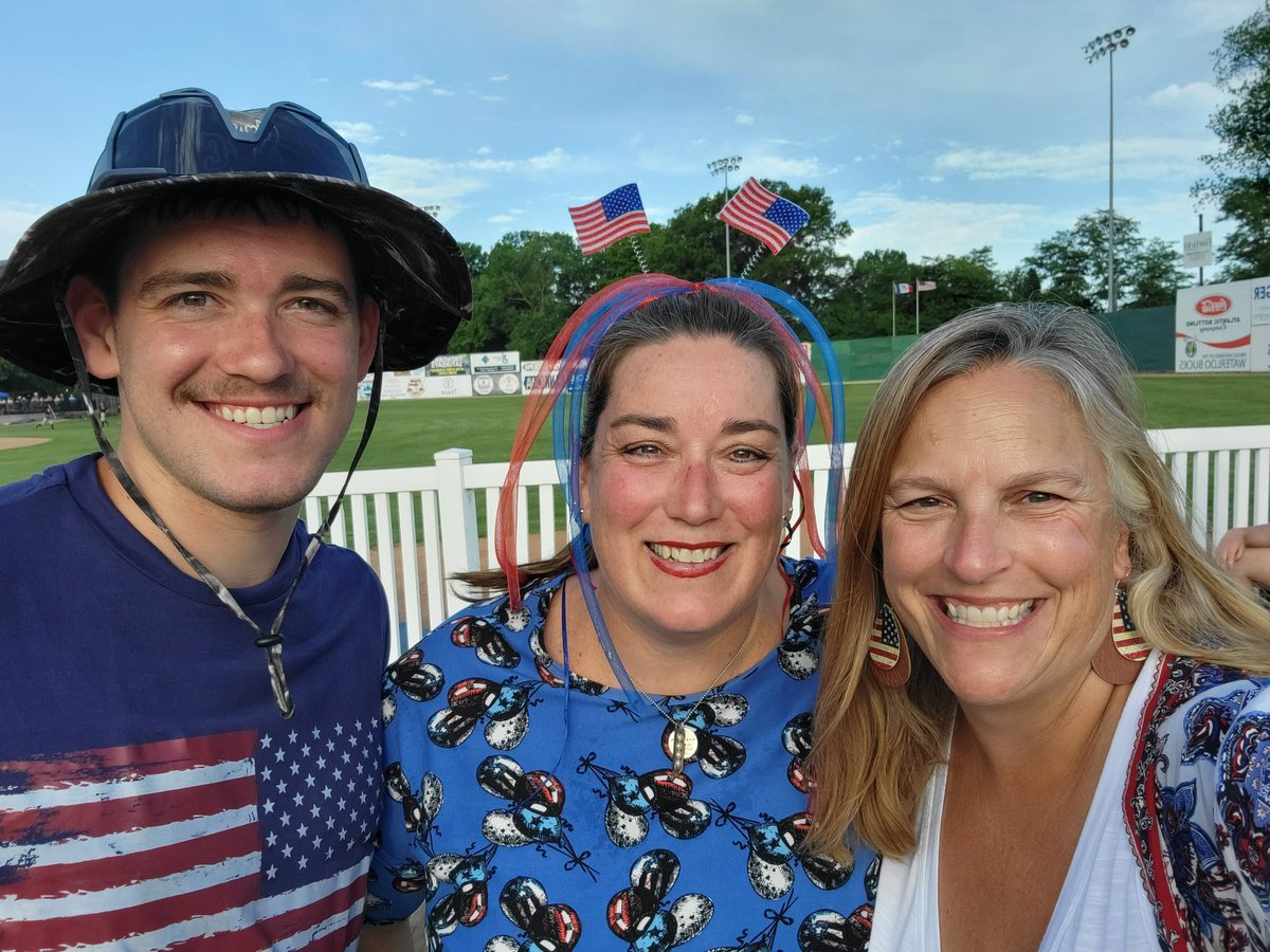 Enjoying the 4th with these two! #bucksselfie