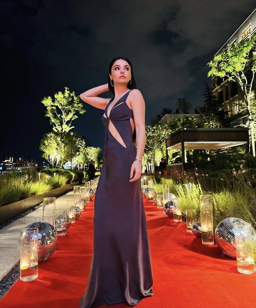 Ayyyyy que hermoso el fandom se prepara para recibir a la Reina 👸💓🥂💃
Pd. Si tienes una cuenta nueva  déjala debajo del tuit 💗 vamos por esos 50 seguidores 😘💅🏻👸🤘🏻
Somos uno 💙 #AyçaAyşinTuran