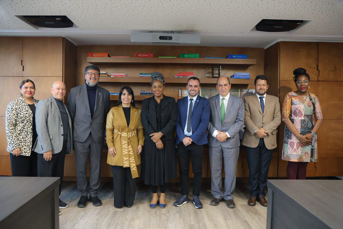 Mineducacion's tweet photo. La ministra @AuroraVergaraF1 se reunió con el @CNA_AcreditaCol para abordar los siguientes temas: 
✅ Aportes CNA al proceso de Reforma a la Ley 30 de 1992
✅ Proceso de modificación al Acuerdo 02 del @Cesu_Colombia de 2020
✅ Informe de gestión del CNA primer semestre de 2023 https://t.co/8sdqPeuQVr