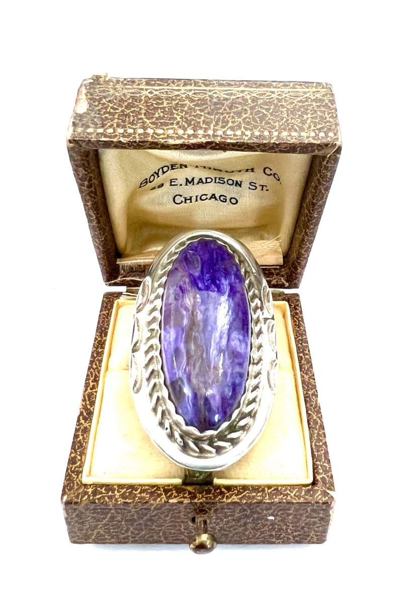 VintageImagine's tweet photo. Sterling Silver Charoite Ring Southwestern Handcrafted Big Charoite Stone Approx. 28.5mm x 14mm Scalloped Bezel Twisted Wire US Size 7.5 #HandCrsfted #NavajoRing
$230.00
β€ https://t.co/aflGMJpMJQ https://t.co/SxQIrPT1yp
