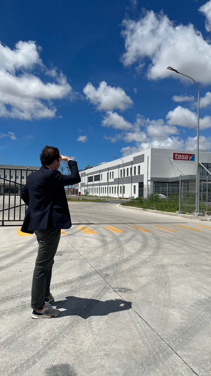 Flo_Feyerabend's tweet image. Today fact-finding trip to Haiphong Province 🇻🇳 including visit to Vietnamese EV-pioneer @VinFastofficial, Belgian-run #DeepC industrial parks (with strong 🇹🇼 🇰🇷 🇯🇵 presence and 🇩🇪 @Knauf_DE and #tesa) and Hai Phong International Container Terminal / Deep Sea Port 🚢  impressive!