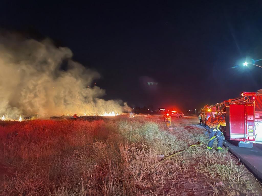 ContraCostaFire's tweet photo. Illegal fireworks causing dangerous fires across the district tonight. In the 9 pm hour, Con Fire responded to 19 exterior & grassfires, 3 known to have been caused by fireworks & 12 more suspected. Report all fires to 911, illegal fireworks use to 1-833-885-2021. #confire4th https://t.co/WImvhx5LoB