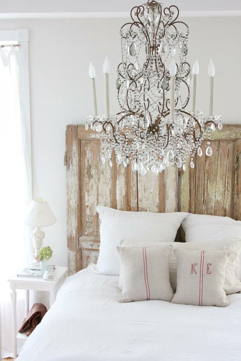 decotendency's tweet photo. Aménager une petite chambre est un exercice qui requiert quelques connaissances. Dans une petite chambre, on peut vite se sentir claustrophobe. 

https://t.co/2S11jsVlnC

#deco #chambre #interieur #decoration #blogdeco https://t.co/rWDQEKmo4n