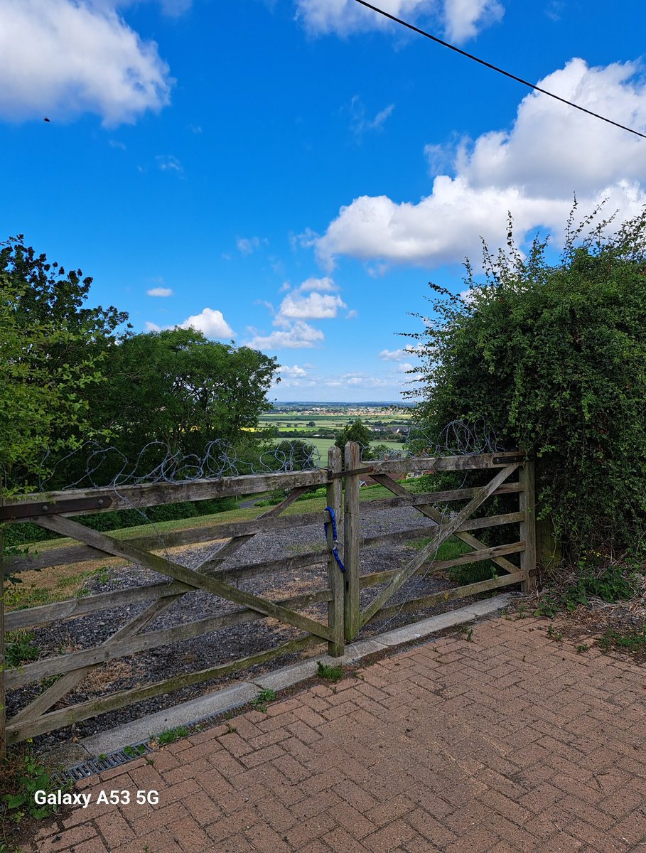 grnfingergift's tweet image. See my blogs from the Famous Viking Way. strawbaleveg.co.uk/simons-blog #whatonearth #blogger #myblog #gardeningnews #LincsConnect #LincsBlogger #gardening