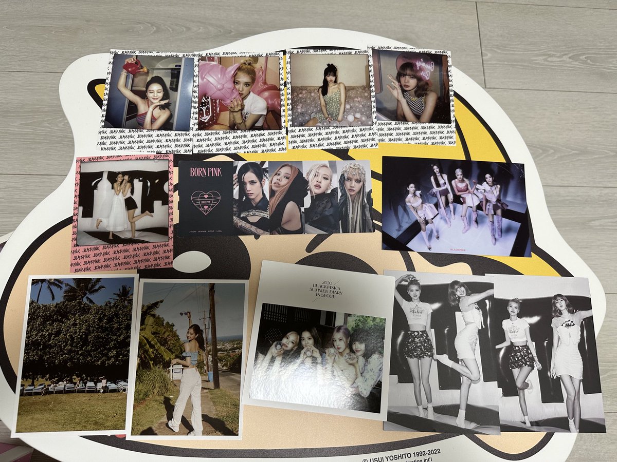 nct_markkkkk's tweet photo. 블랙핑크 엽서 양도
black pink  poster card sell⭕️
black pink pster card 

eng⭕️汉语⭕️日本语⭕️

I'm korean

🌹These are the remaining poster cards after they were sold

😊Why do they sell photo cards?
-> I need money 💵 https://t.co/MkwccyobkO