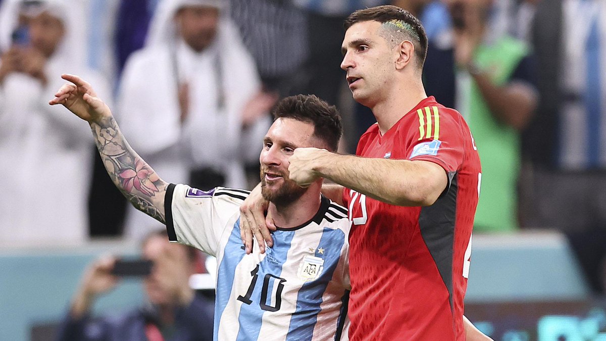 RoyNemer's tweet photo. 🗣 Emiliano "Dibu" Martínez on Lionel Messi: "He is from another planet. Messi is irreplaceable. If he decides to retire before the 2026 FIFA World Cup, we have to respect his decision. With or without Messi, we will give our all to defend the World Cup." Via Telegraph India. 🇦🇷 https://t.co/QiqzUAisOE