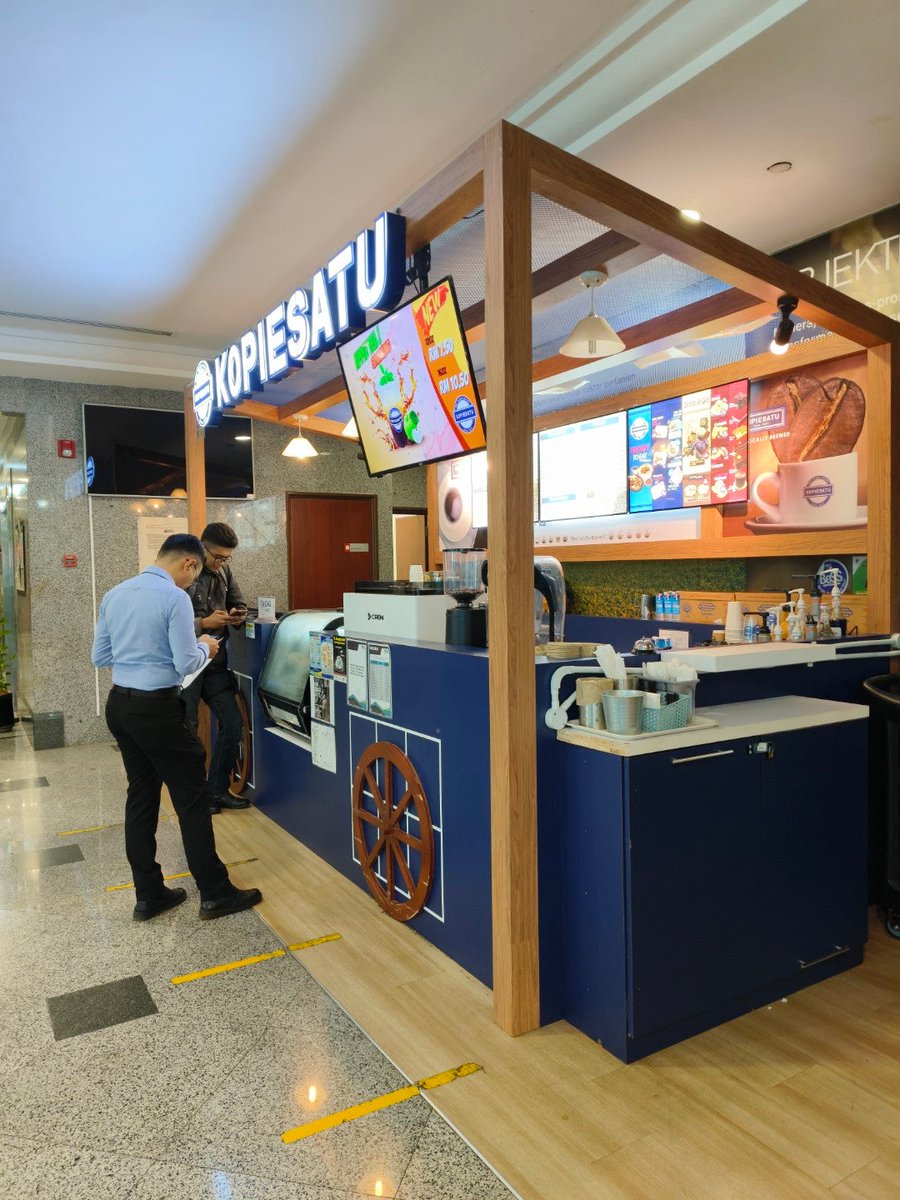 grumpywhites's tweet image. Alhamdulillah, terima kasih Encik Iqbal belanja kopi (@ KOPIESATU @ MOA in Putrajaya) swarmapp.com/c/hoPxGbyxNVE