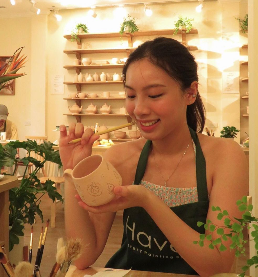 HaveUStudio's tweet photo. Best place for a date! Get your romantic getaway here #Potterypainting #PotteryPoetry #ArtisticJourney #HaveUStudio #Hanoi #Vietnam #vietnamesegirl https://t.co/9KonJ12rHz