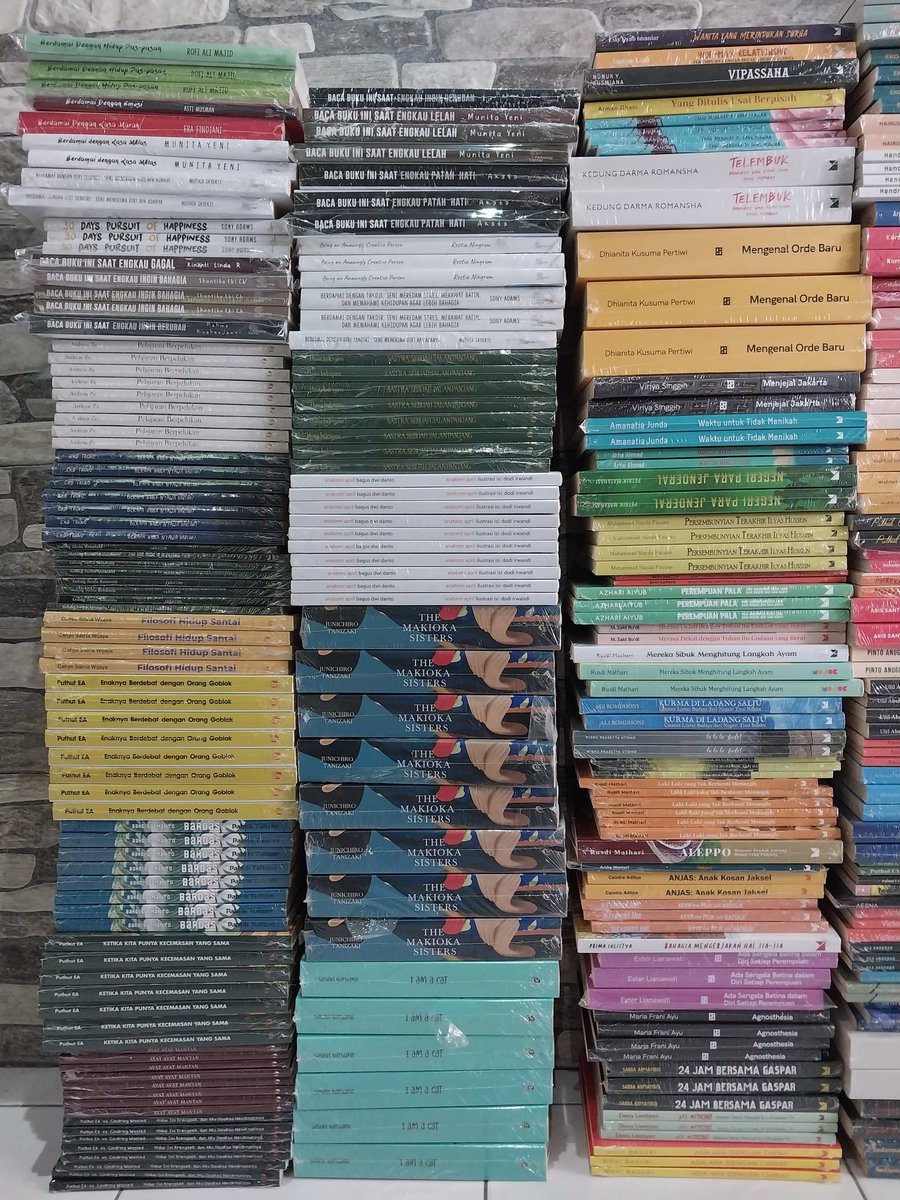 WatiJalanJajan's tweet photo. Dikarenakan Wati mau istirahat dari dunia perbakulan buku, rencananya semua buku yang ada di paperplane mau Wati retur ke penerbit. Siapa tahu ada teman² yang berminat meminangnya. Biar ngurangin beban kirim²nya. Buku 100% original. Diskon 25-40%.

Mohin bantu like &amp; RT-nya ya 🫶 https://t.co/qRU80vuYQr