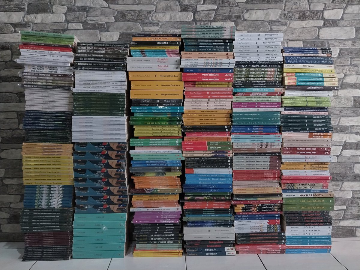 WatiJalanJajan's tweet photo. Dikarenakan Wati mau istirahat dari dunia perbakulan buku, rencananya semua buku yang ada di paperplane mau Wati retur ke penerbit. Siapa tahu ada teman² yang berminat meminangnya. Biar ngurangin beban kirim²nya. Buku 100% original. Diskon 25-40%.

Mohin bantu like &amp; RT-nya ya 🫶 https://t.co/qRU80vuYQr