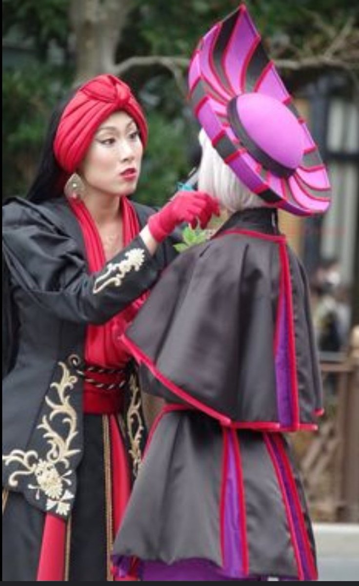 HanFeisu's tweet photo. #villainrecruiters x #disneyvillains again. This time with Frollo/Veil with Jafar/Farja scenes. The 2nd one looks very wrong when its Frollo n Jafar, but uhm whatever...
#claudefrollo #jafar #thehunchbackofnotredame #aladdin #手下 #veil #farja #sketches https://t.co/eFewjCdBnK