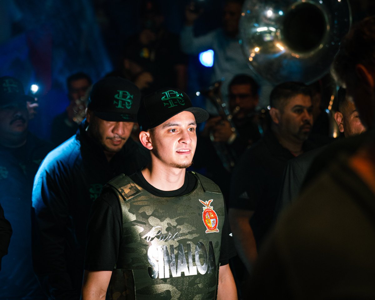 That walk into the ring ain't no joke. The world's loneliest sport is not for the faint of heart. Lions only...
#sergiyderevyanchenko #marianajuarez #ricardosandoval #munguiaderevyanchenko