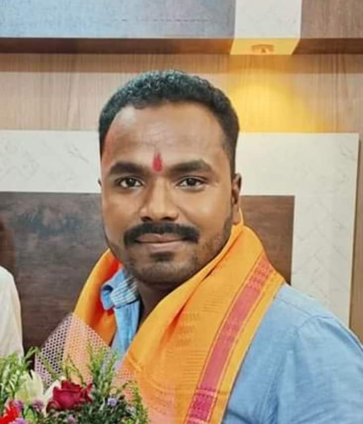 AbhiPawarBJP's tweet photo. माझ्या मतदारसंघातील एरंडी गावातील शेख आदम शब्बीर व भादा (ता. औसा) गावातील महांडुळे नागनाथ बाबासाहेब या होतकरू तरुणांची पोलीस उपनिरीक्षक (PSI) पदी निवड झाली असून आदम व त्याच्या कुटुंबियांचे मनःपूर्वक अभिनंदन. पोलीस दलातील उज्वल कारकिर्दीसाठी दोघांनाही मनःपूर्वक शुभेच्छा.

अनेक होतकरू विद्यार्थ्यांची संधी थोडक्यात हुकली आहे, त्यांनी हताश न होता अभ्यास सुरु ठेवावा, पुढच्या वेळी यश नक्की मिळेल. #MPSC #PSI