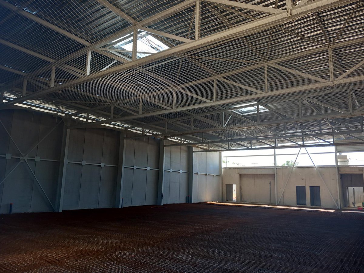PompiersHerault's tweet photo. #Travaux|| A #Gignac les bâtiments du #CEIFOR  prennent forme En images le centre de #Secours &amp; de logistique bardage &amp; toiture terminés🚧👷‍♂️🏗️ https://t.co/bYbCT51zOW