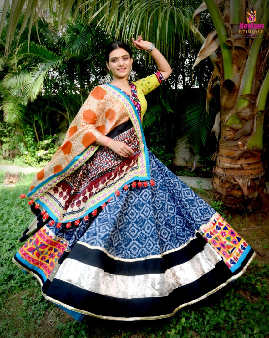 Neelamboutique's tweet photo. Add the lovely dupatta with the exquisite handiwork to finish off the appearance. Improve your appearance and honor your heritage's core values.
whatsapp call on +91 96623 50787
#cottonchaniyacholi #flurescentcholi #nadiad #gamthiwork #multicolorcholi #cottondupatta https://t.co/hpACaXTgtL