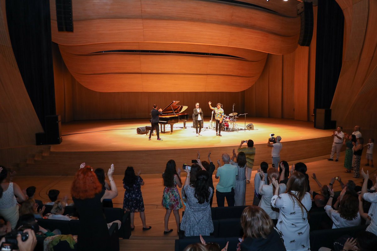 HA_Center's tweet photo. Heydər Əliyev Mərkəzində Beynəlxalq Bakı Yay Caz Günləri çərçivəsində məşhur caz pianoçu Alfredo Rodriges çıxış edib.
#heydaraliyevcenter #heydereliyevmerkezi #jazzdays #concert https://t.co/XmWlbULFIG