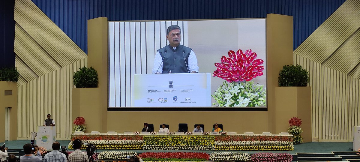 PsuWatch's tweet image. #ICGH2023
India will be a global leader in #GreenHydrogen. We will be the producer of the world&apos;s cheapest Green Hydrogen: @RajKSinghIndia, @mnreindia