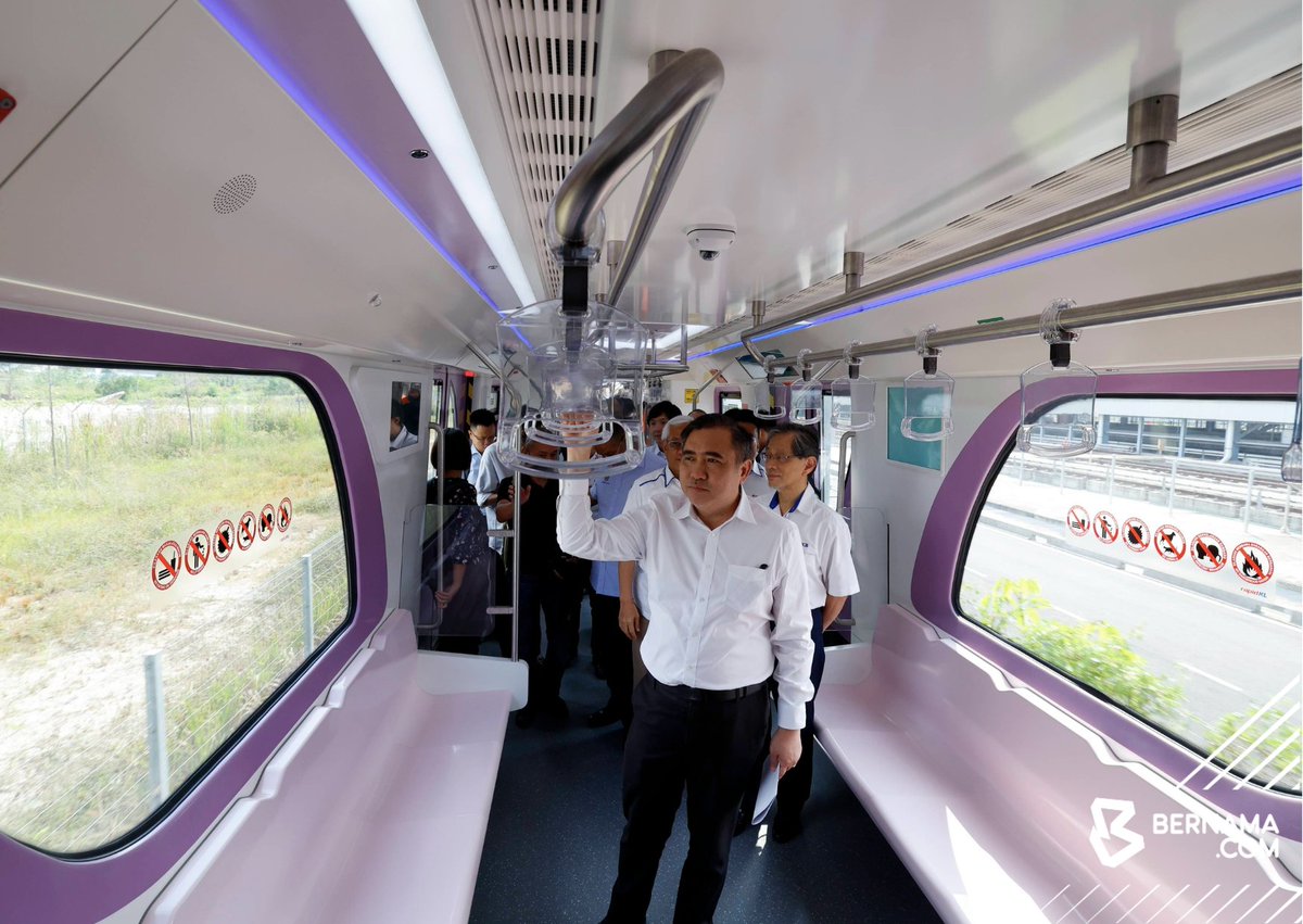 SphereMY_'s tweet photo. LRT 3 TAHUN 2025 BARU SIAP 😳

Terkini, LRT Laluan Shah Alam (LRT 3) dijangka beroperasi pada 1 Mac 2025. Laluan itu akan menghubungkan 20 stesen di antara PJ-Shah Alam-Klang.

Untuk rekod, projek itu pertama kali diumumkan pada 2013, dengan jangkaan siap sepatutnya pada 2020. https://t.co/HPHOriBW43