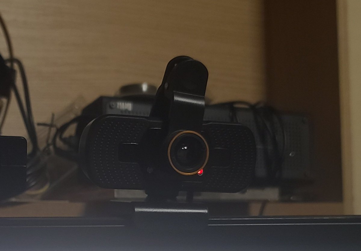 If you attach a 'wide-angle lens' to a non-wide-angle webcam, you can enjoy it from a closer distance!

広角ではなくウェブカメラに「広角レンズ」を付ければ、もっと近い距離でも楽しめます！

광각이 아닌 웹캠에 '광각렌즈'를 부착하면 좀 더 가까운 거리에서도 즐길 수 있습니다!