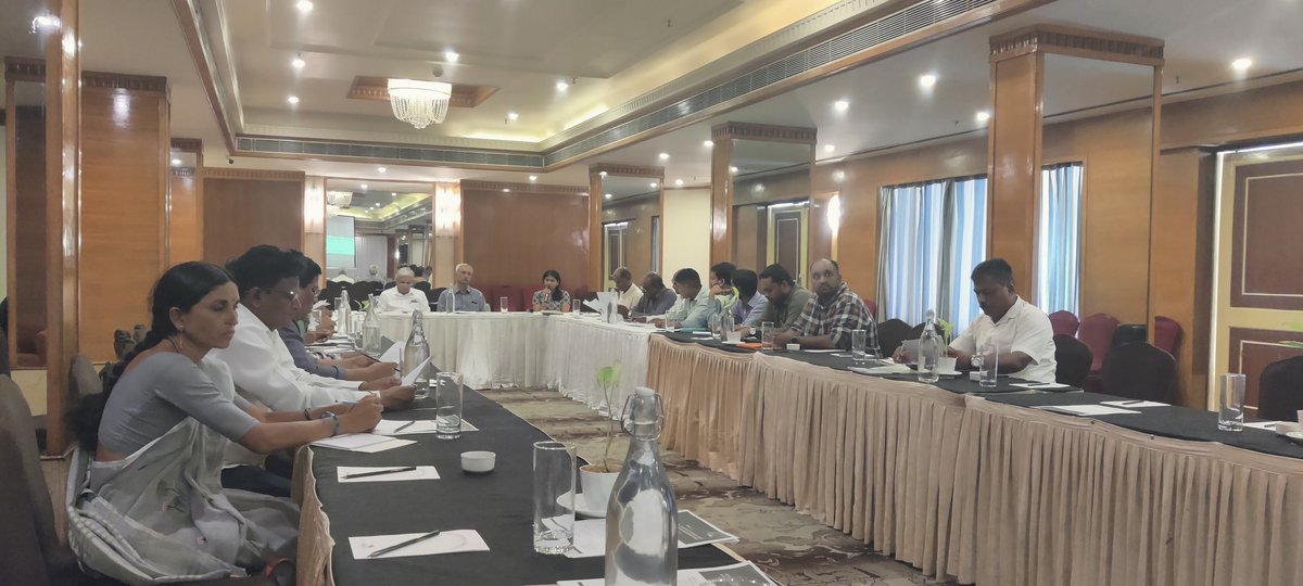 iForestGlobal's tweet photo. #Happeningnow
Civil society dialogue on forest fires, climate change and NTFP collection practices in Maharashtra. Happy to see the turnout from various forestry and wildlife organisations in Nagpur. https://t.co/Y6sop8TpqH