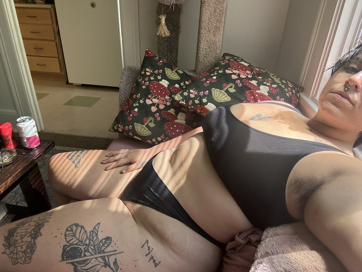 LavenderQuinnXX's tweet photo. just started my #onlyfans ! iβm poor and horny and want you to sub π€π€ #transmasc #nsfw #queerslut https://t.co/rtRJuf4GBi