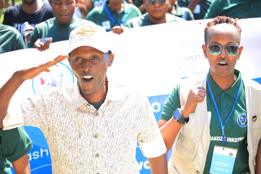 Mathieu_Uwi2023's tweet photo. Rwose umubwire boss wawe #Rusesa uti uribeshya nibyo wateguye mbere byaragushibukanye niwongera Uzahonoka ntimugakine Abanyarwanda duhaze Agasuzugoro kibigarasha nkamwe.puu @LewiscFreedom @GitifuW turi tayari Twebwe .rero ubwo bujajwa bwanyu ntacyo buvuze mukomeze musakuze https://t.co/SQCQIumjwz