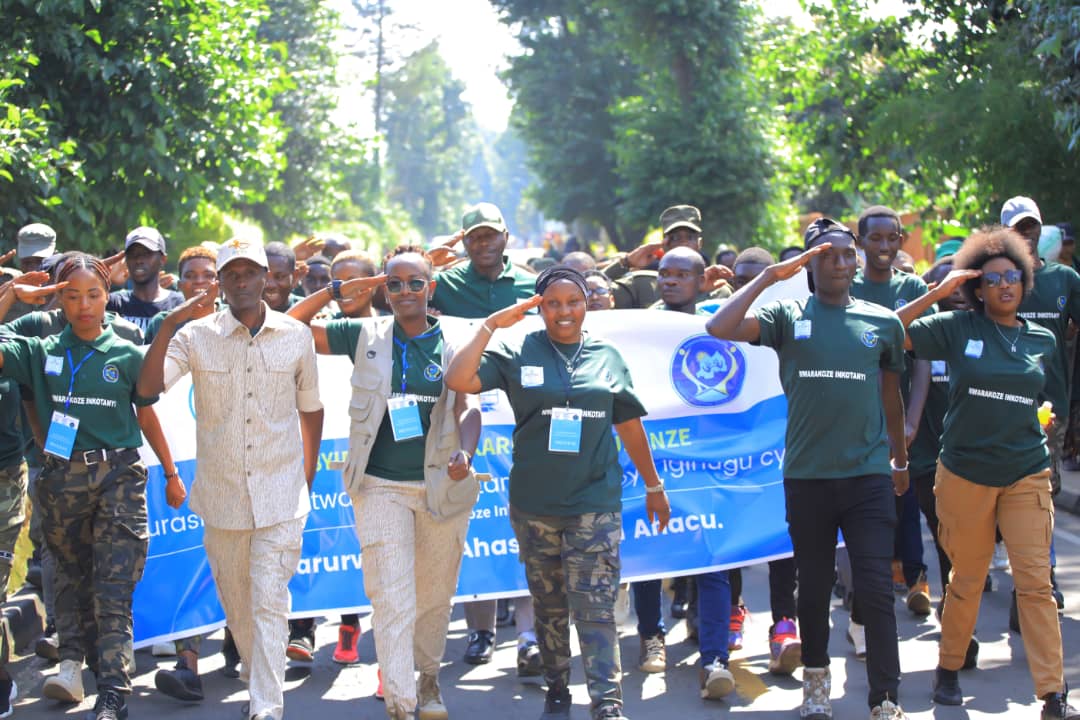 Mathieu_Uwi2023's tweet photo. Rwose umubwire boss wawe #Rusesa uti uribeshya nibyo wateguye mbere byaragushibukanye niwongera Uzahonoka ntimugakine Abanyarwanda duhaze Agasuzugoro kibigarasha nkamwe.puu @LewiscFreedom @GitifuW turi tayari Twebwe .rero ubwo bujajwa bwanyu ntacyo buvuze mukomeze musakuze https://t.co/SQCQIumjwz