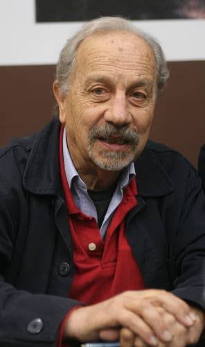 Con enorme tristeza, me entero de la muerte de Adolfo Gilly. Una pérdida terrible!!! Un abrazo para su compañera, sus familiares y amigos. Qué la tierra te sea leve, querido Adolfo!!!!