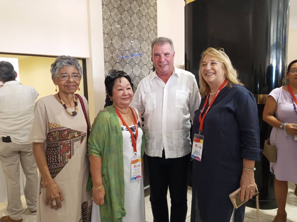 LuisMorlote's tweet photo. Flora Fong, una de las grandes de la plástica de #Cuba, inaugura en #Varadero su muestra visual en el Congreso de la Federación de Entidades Organizadoras de Congresos de América Latina #COCAL2023, con la presencia del Ministro de Turismo @JuannCarlosGG. Alianza #Cultura-#Turismo https://t.co/dV2DeKlN44