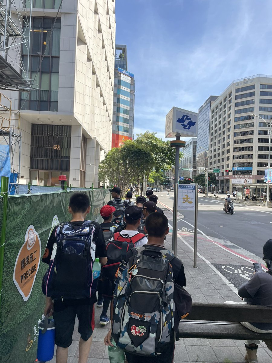 想要在中間！（吸