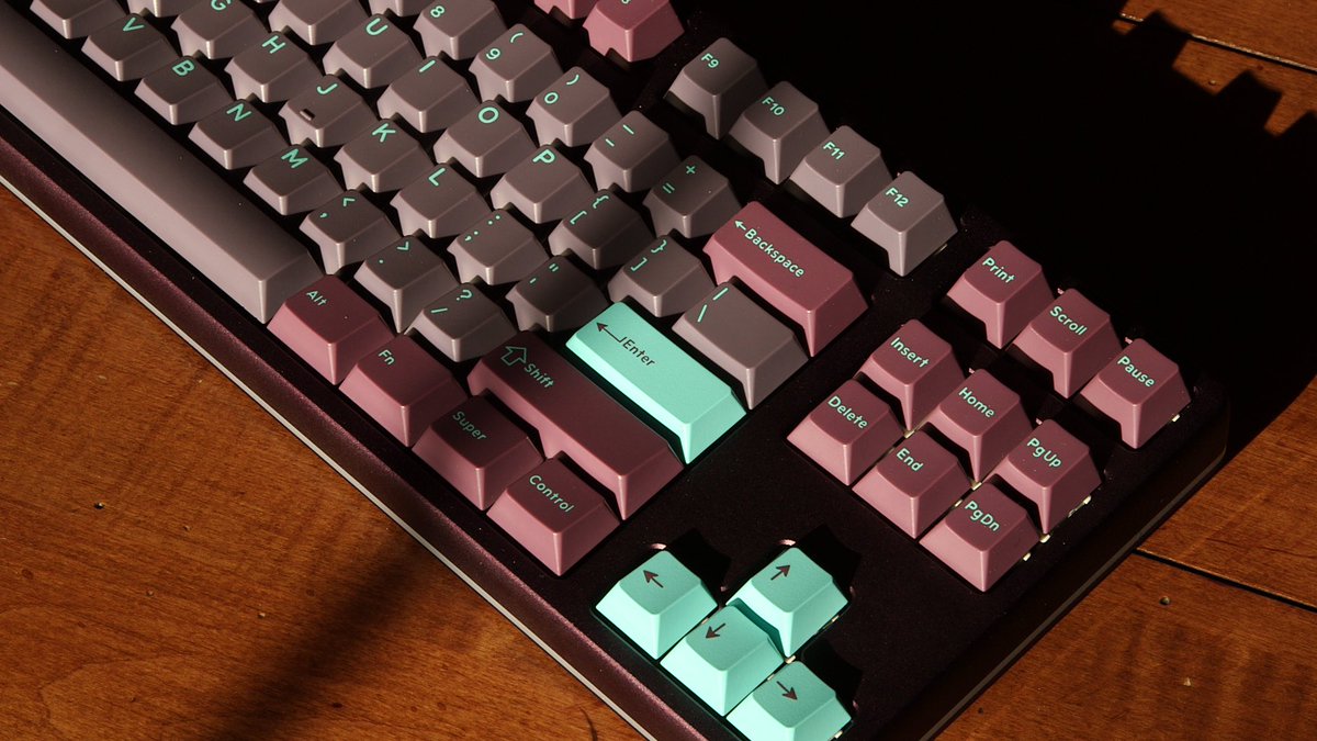PhrenicTypes's tweet photo. Happy Fourth of July!🎆
.
#mechanicalkeyboards #customkeyboard #mechkeys #keycaps #desksetup #techcommunity https://t.co/ddTIR3Fxbe