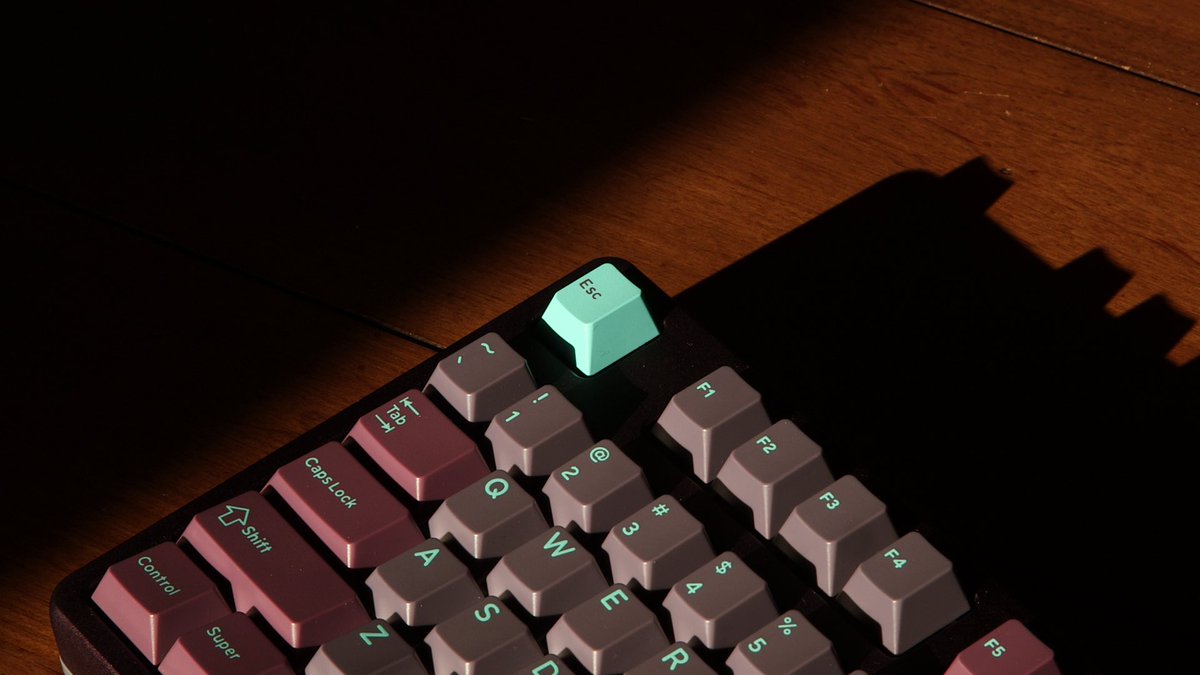 PhrenicTypes's tweet photo. Happy Fourth of July!🎆
.
#mechanicalkeyboards #customkeyboard #mechkeys #keycaps #desksetup #techcommunity https://t.co/ddTIR3Fxbe