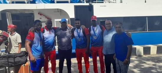 Recibidos en la #IslaDeLaJuventud por las máximas autoridades y  pueblo en general el campeón pinero Yuriesky Torreblanca y Los medallistas de Plata Jonathan Carbo, Franklin Quintana y Armando Johnson. Felicidades, su isla los contempla orgullosa. #MasRetosMasCompromiso