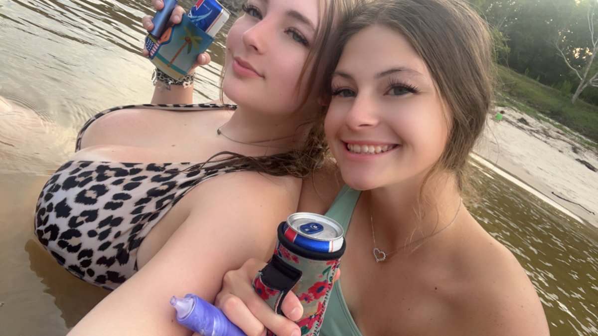 asirmons2's tweet photo. happy 4th 🇺🇸❤️🤍💙 https://t.co/YG6OvTn8aa