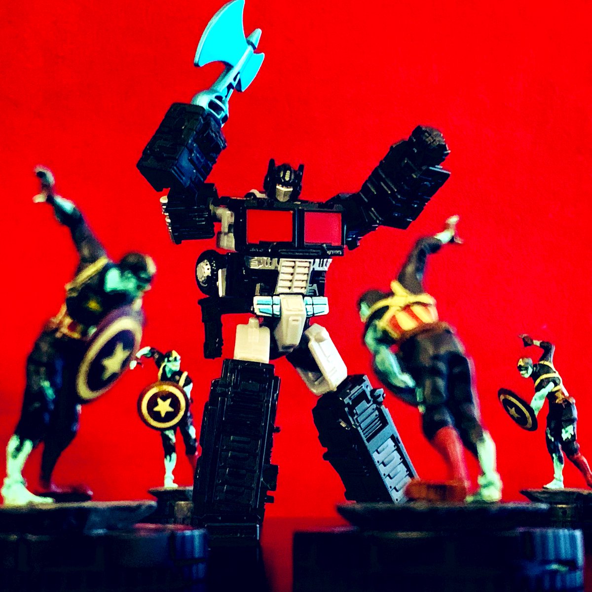 #Happy4thofJuly, ya filthy animals. Support each other and draw what joy from the necrotic empire you can; God knows the rich & powerful will.
#NemesisPrime #Transformers #ZombieCaptainAmerica #HeroClix