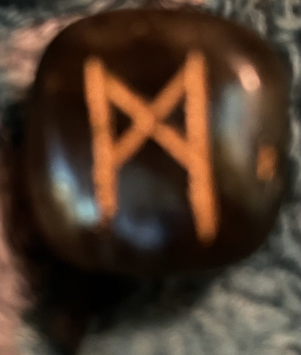 pember_emily's tweet image. I was drawn to my runes and heard “take one…just one”. #Mannaz (man/mankind…community, leadership, society) came out. Mannaz represents a group of people…your community…and the way they perceive you. 
The god #Heimdall in Norse mythology is connected with this energy. He