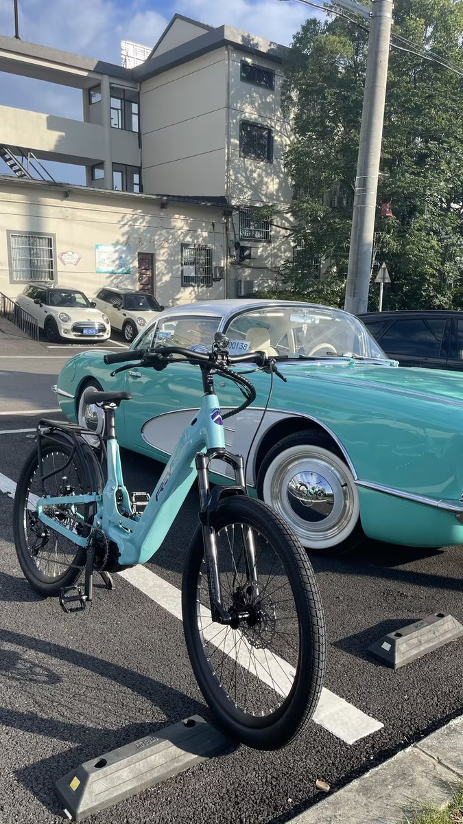 FreyEbike's tweet photo. A NEW e-bike is coming!
#ebike #commuter #commuterbike #bikelife #bluebike #bicycle #cycling #cyclists https://t.co/M6WNX014IW