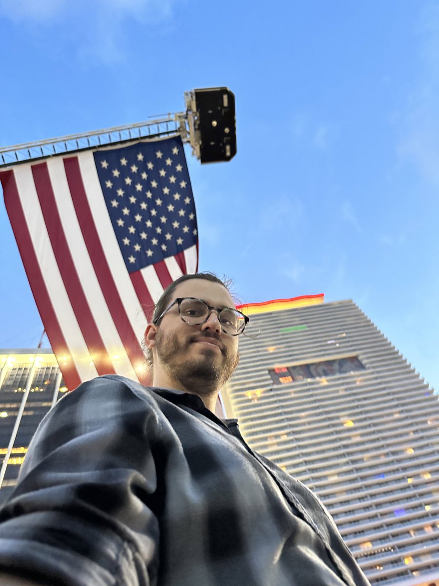 AKlever's tweet photo. Mala mía, no puedo escucharte por culpa del sonido a libertad que me rodea 🤣🤣🤣🤣.

#july4th 
#DiosBendigaAmerica https://t.co/ZTq5ovCrjo