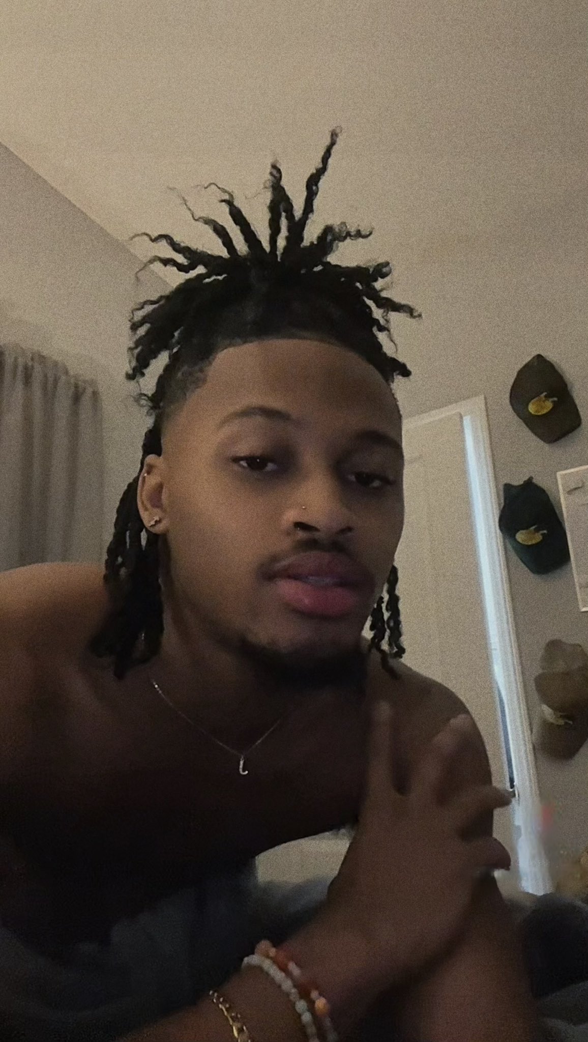 2 pic. Video screenshots https://t.co/S5PXuYjAoc