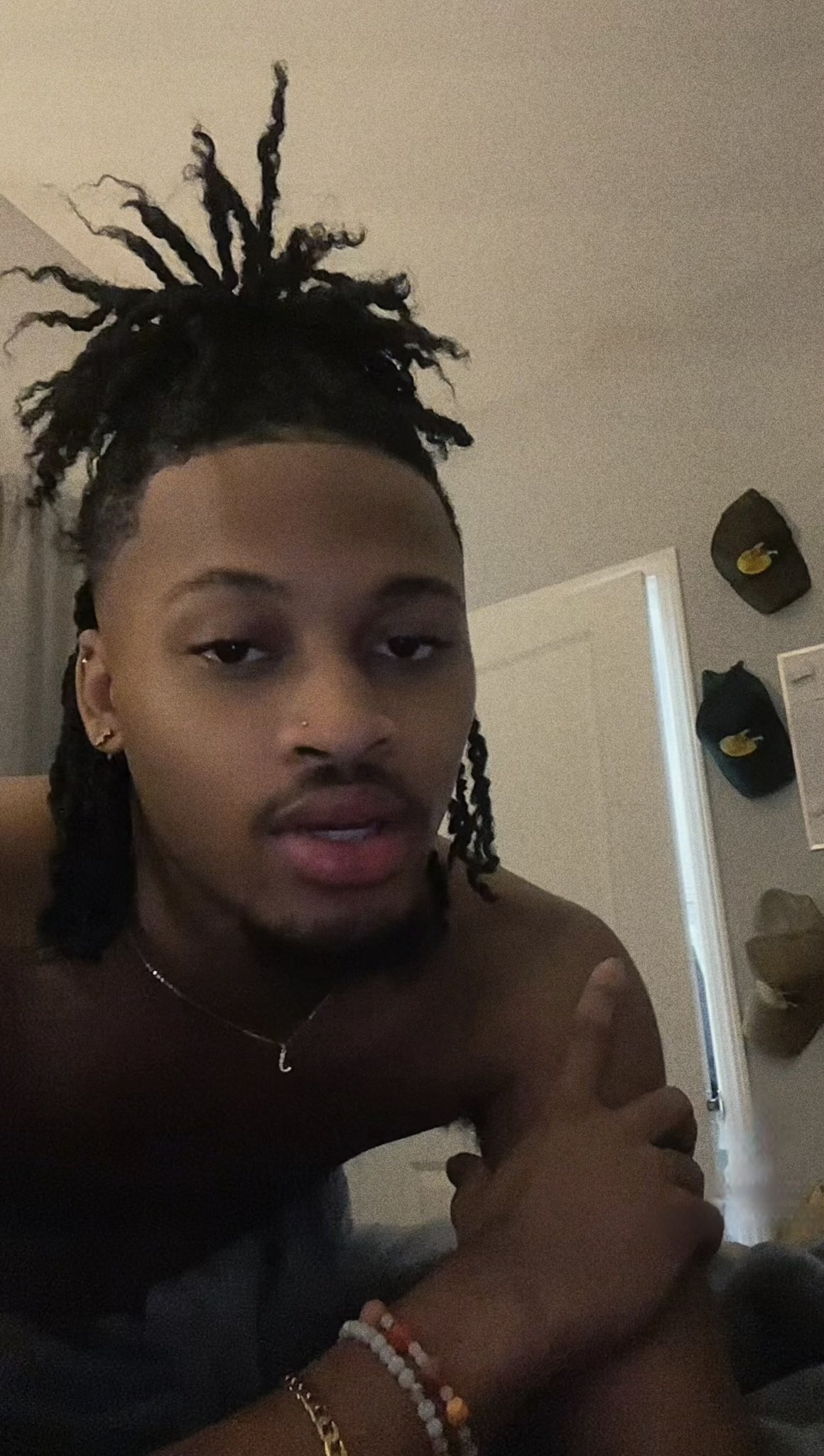 1 pic. Video screenshots https://t.co/S5PXuYjAoc