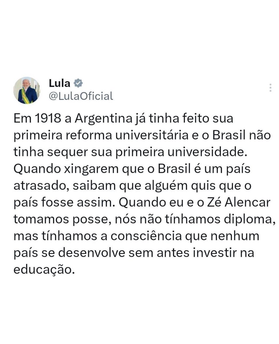 poptime's tweet photo. 🚨 AGORA: Lula dá fecho no bolsonarista Carlos Alberto de Nóbrega após ser criticado por ser um presidente sem diploma:

“Quando eu e o Zé Alencar tomamos posse, nós não tínhamos diploma, mas tínhamos a consciência que nenhum país se desenvolve sem antes investir na educação.” https://t.co/MG2RXI9BNo